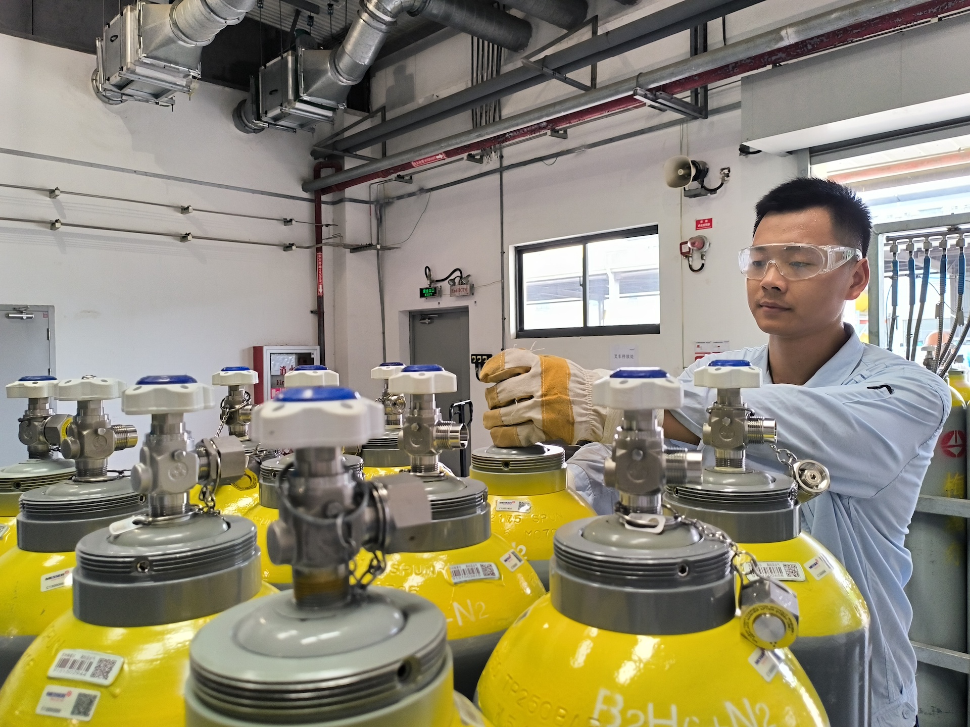 What Are Safety Hazards Associated When Working with Liquid or Gaseous Helium