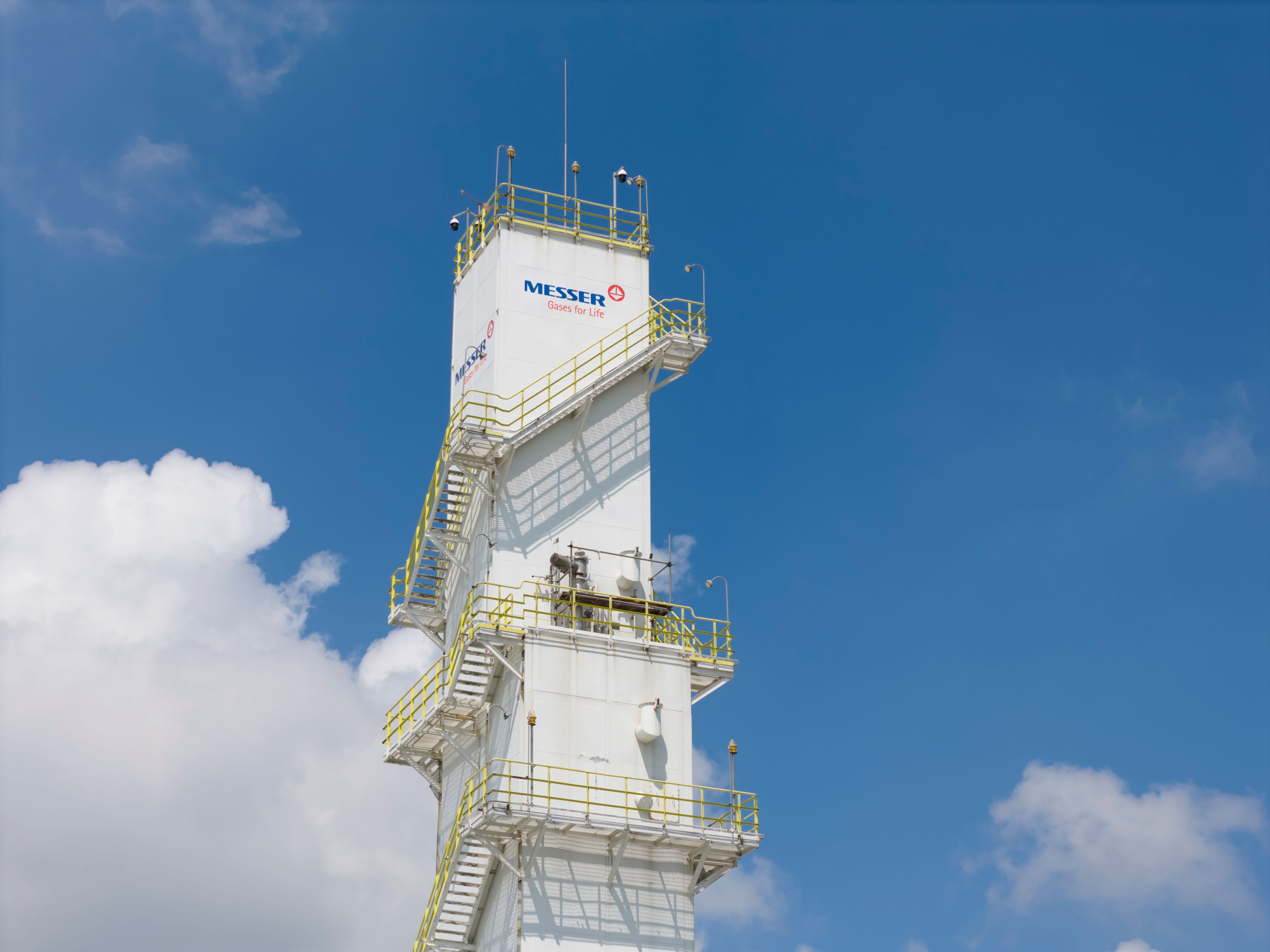 2. 梅塞尔在中国